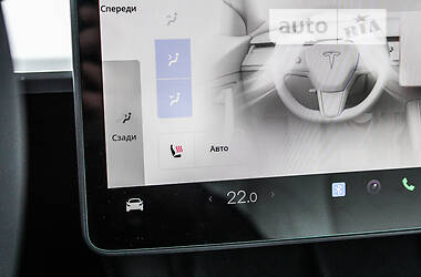 Седан Tesla Model 3 2021 в 