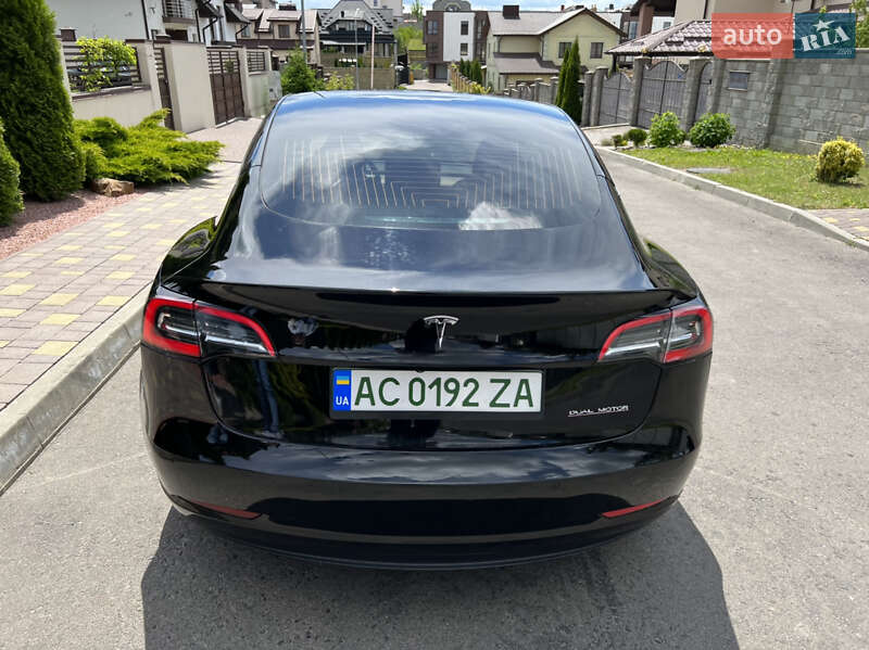 Седан Tesla Model 3 2019 в Ровно