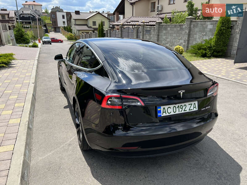 Седан Tesla Model 3 2019 в Ровно
