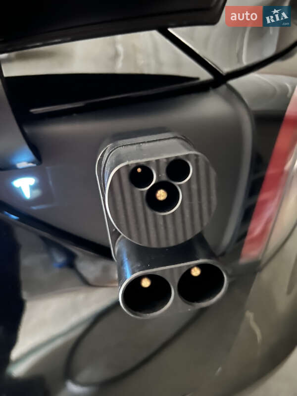 Седан Tesla Model 3 2019 в Ровно