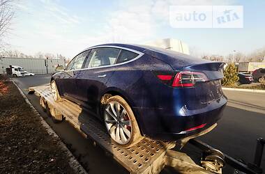 Седан Tesla Model 3 2018 в Киеве