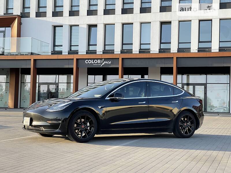 Седан Tesla Model 3 2018 в Виннице