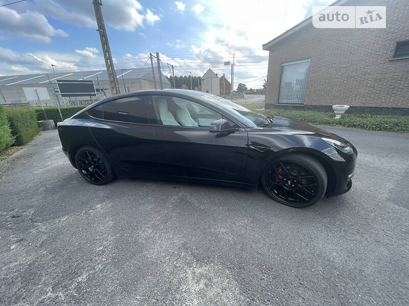 Хэтчбек Tesla Model 3 2018 в Ивано-Франковске