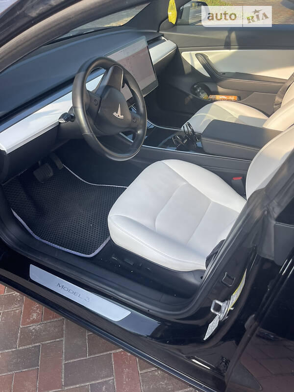 Хэтчбек Tesla Model 3 2018 в Ивано-Франковске