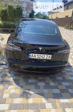 Седан Tesla Model 3 2019 в Киеве