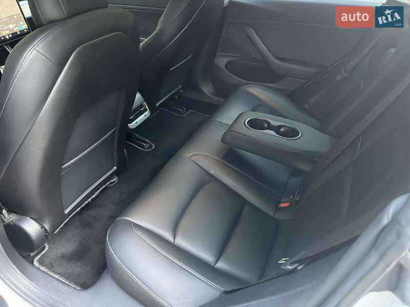 Ліфтбек Tesla Model 3 2019 в Харкові