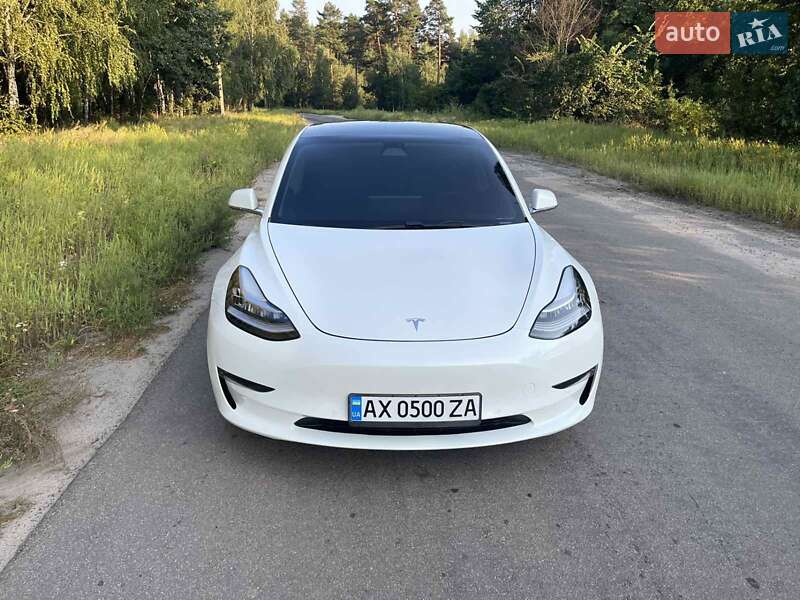 Ліфтбек Tesla Model 3 2019 в Харкові