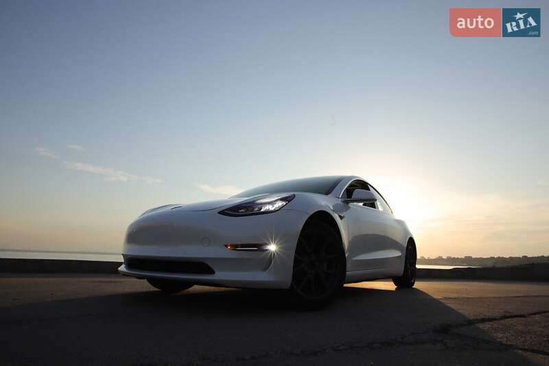 Седан Tesla Model 3 2019 в Одесі