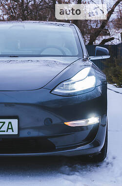 Седан Tesla Model 3 2018 в Кропивницком