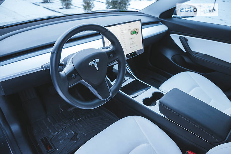 Седан Tesla Model 3 2018 в Кропивницком