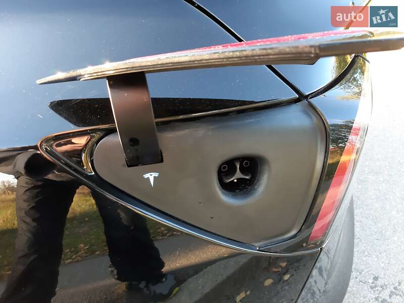 Седан Tesla Model 3 2021 в Дніпрі