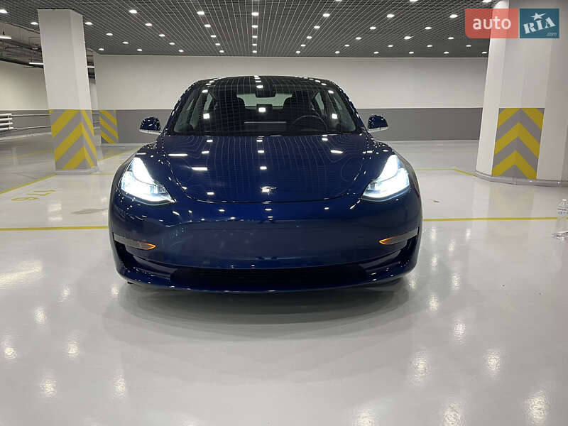 Седан Tesla Model 3 2018 в Києві