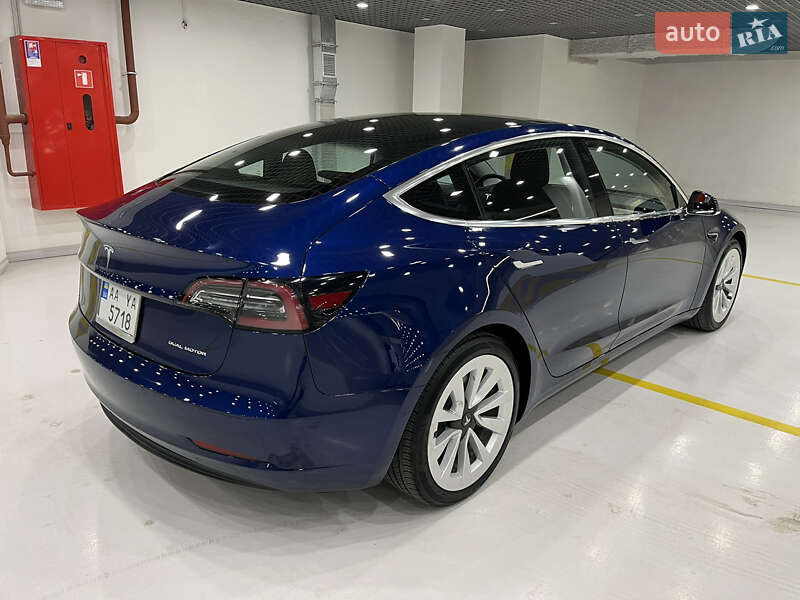 Седан Tesla Model 3 2018 в Києві