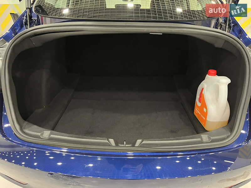Седан Tesla Model 3 2018 в Києві