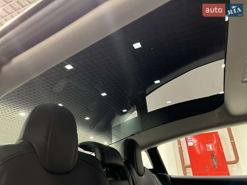 Седан Tesla Model 3 2018 в Києві