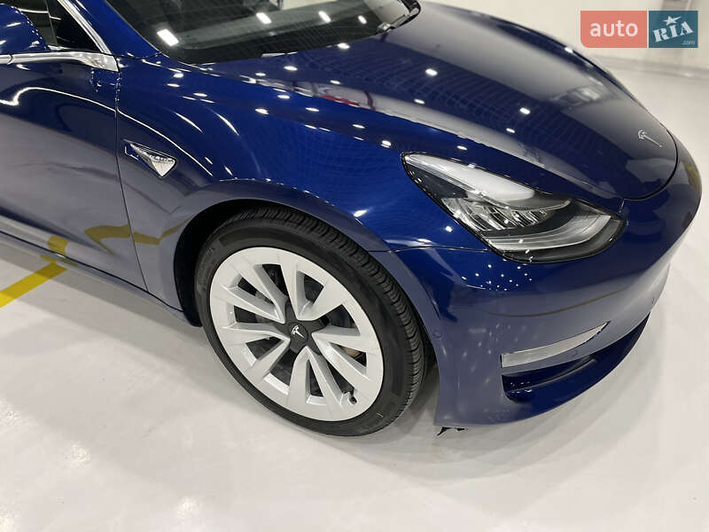 Седан Tesla Model 3 2018 в Києві