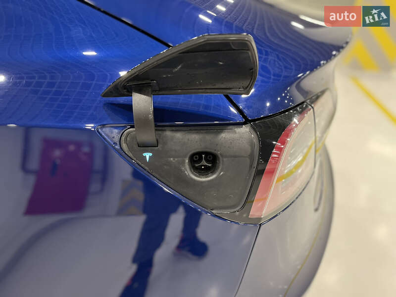 Седан Tesla Model 3 2018 в Києві