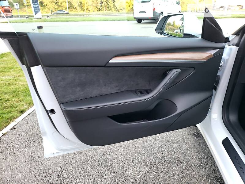 Седан Tesla Model 3 2022 в Киеве