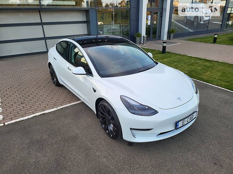 Седан Tesla Model 3 2022 в Киеве