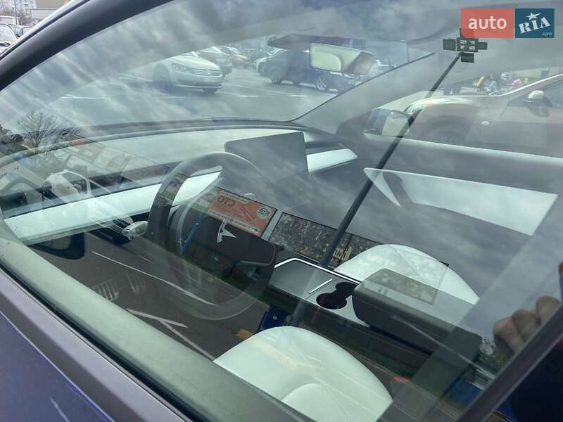 Седан Tesla Model 3 2020 в Киеве