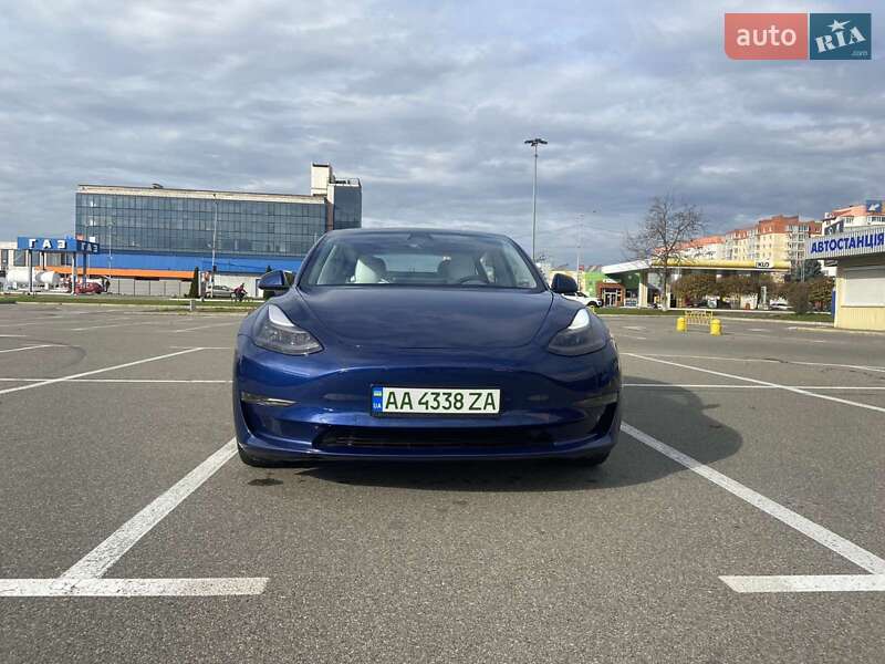 Седан Tesla Model 3 2020 в Киеве