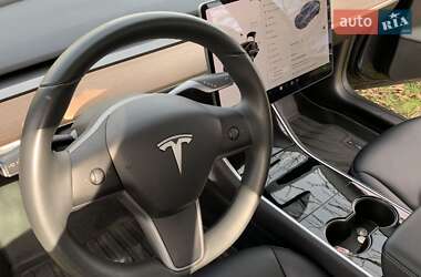 Седан Tesla Model 3 2019 в Черновцах