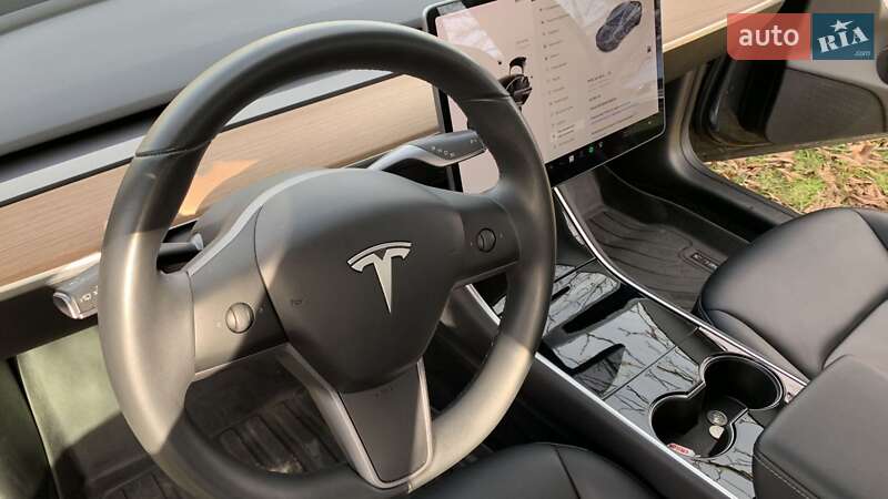 Седан Tesla Model 3 2019 в Чернівцях фото 3 Седан Tesla Model 3 2019 в Чернівцях