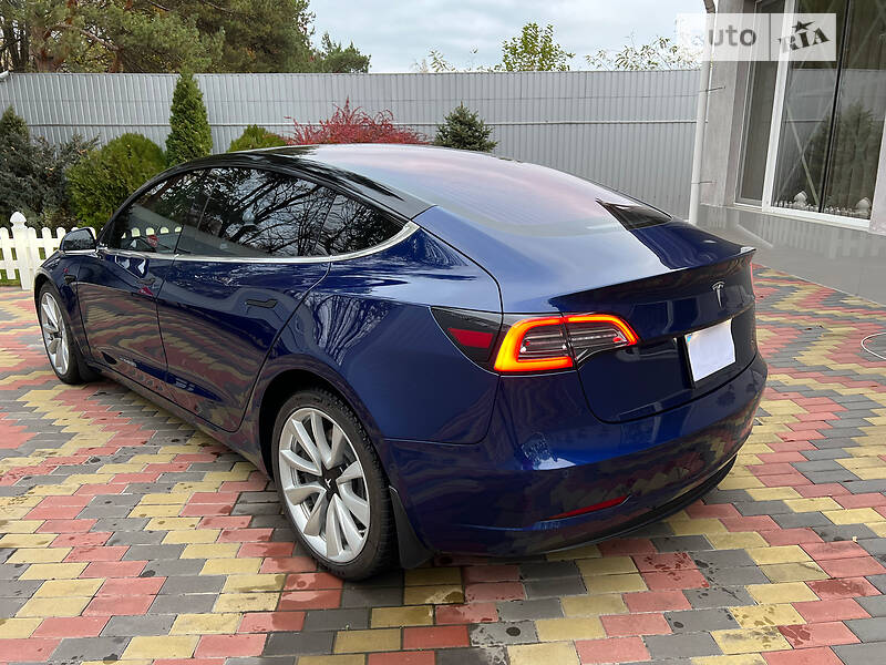 Седан Tesla Model 3 2018 в Дніпрі