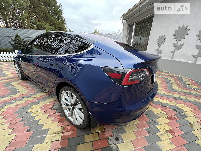 Седан Tesla Model 3 2018 в Дніпрі