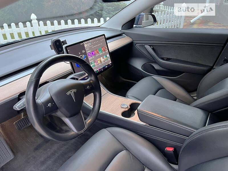 Седан Tesla Model 3 2018 в Дніпрі