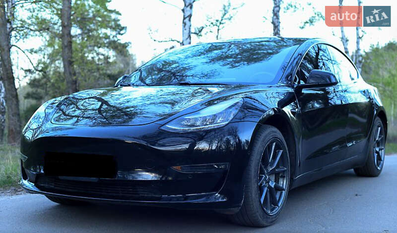 Седан Tesla Model 3 2018 в Львові