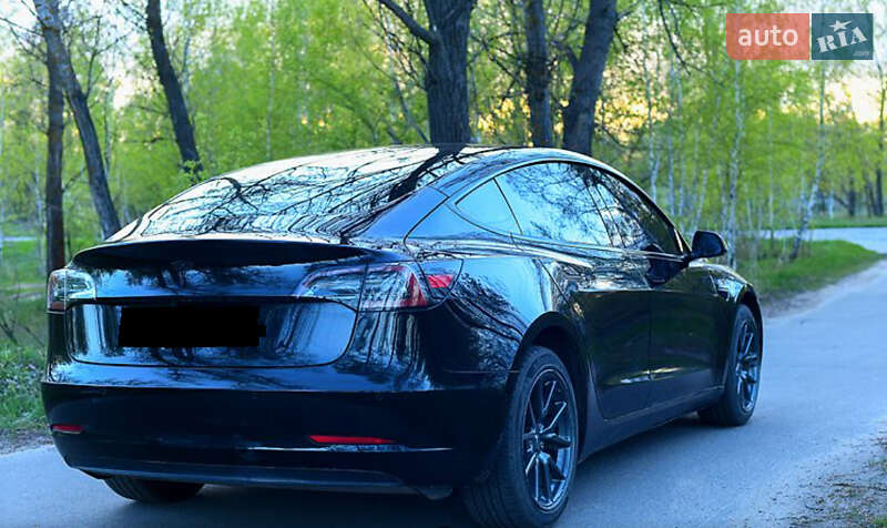 Седан Tesla Model 3 2018 в Львові