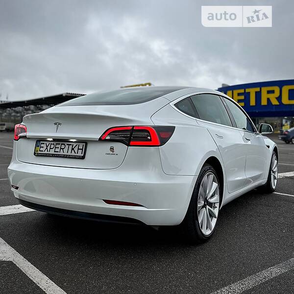 Седан Tesla Model 3 2020 в Ровно