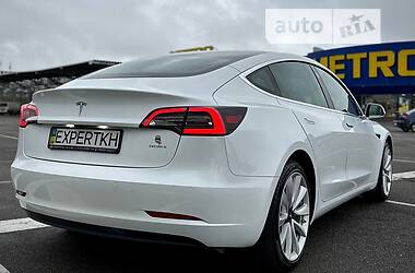 Седан Tesla Model 3 2020 в 
