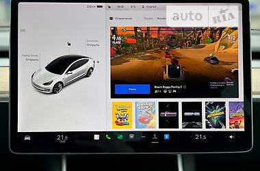 Седан Tesla Model 3 2020 в 