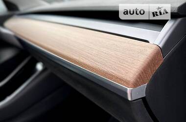 Седан Tesla Model 3 2020 в 
