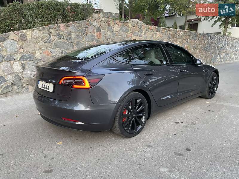 Седан Tesla Model 3 2018 в Кропивницком