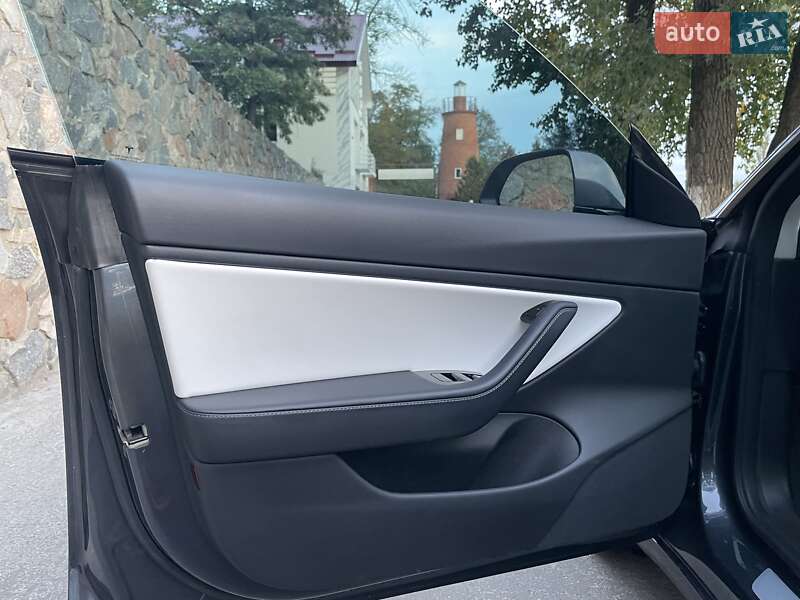 Седан Tesla Model 3 2018 в Кропивницком