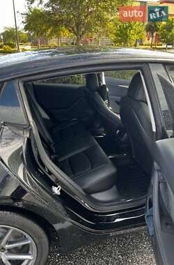 Седан Tesla Model 3 2019 в 