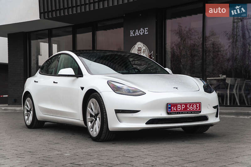 Седан Tesla Model 3 2021 в 