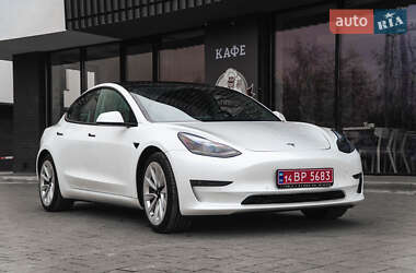 Седан Tesla Model 3 2021 в 