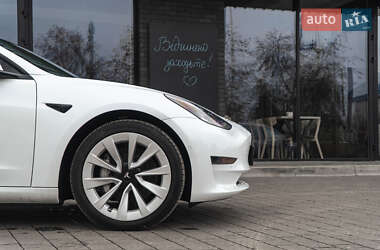 Седан Tesla Model 3 2021 в 