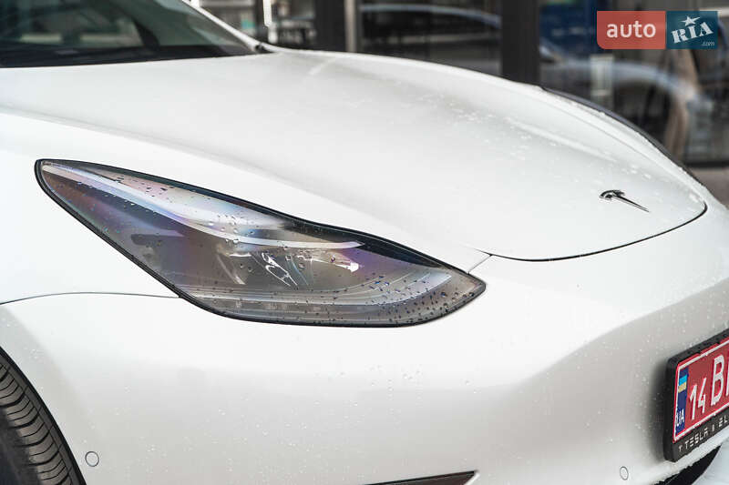 Седан Tesla Model 3 2021 в Ужгороді