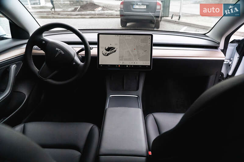 Седан Tesla Model 3 2021 в Ужгороді