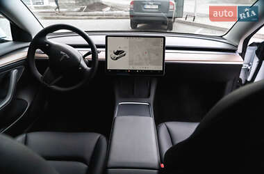 Седан Tesla Model 3 2021 в 