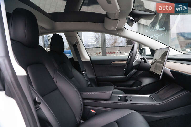 Седан Tesla Model 3 2021 в Ужгороді