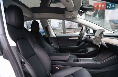 Седан Tesla Model 3 2021 в 