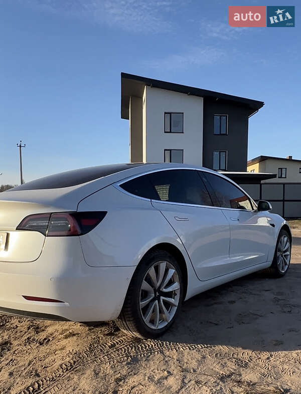Седан Tesla Model 3 2018 в Чернигове