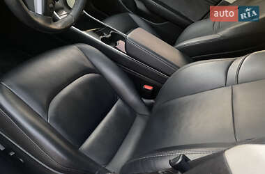 Седан Tesla Model 3 2018 в Чернигове