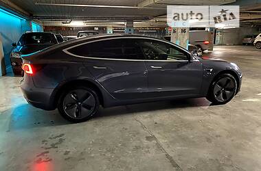 Седан Tesla Model 3 2020 в 